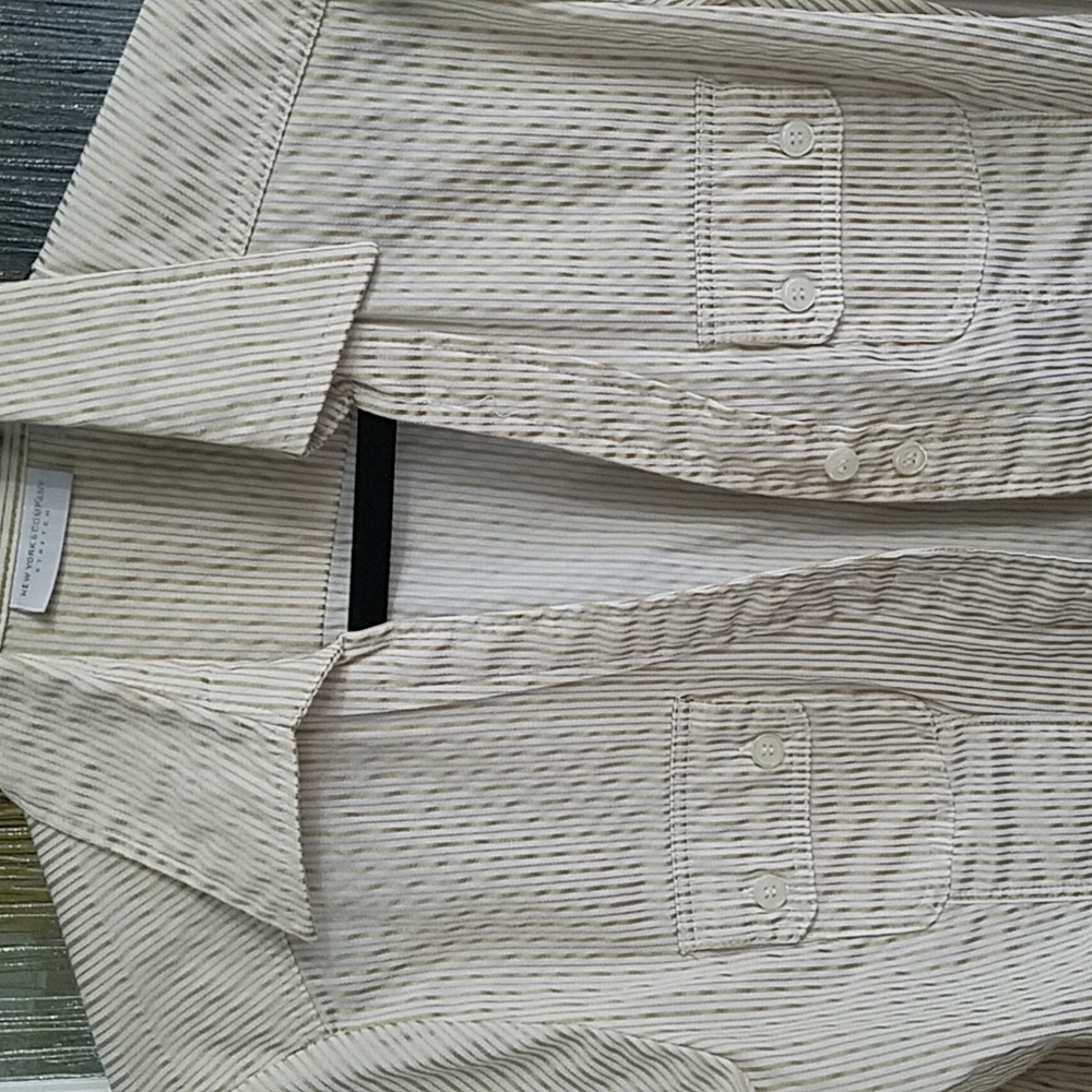 Beautiful New York & Company Stretch Button Down Shirt